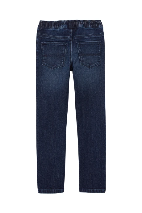 Pantalón jean, estilo deportivo Pantalón jean, estilo deportivo