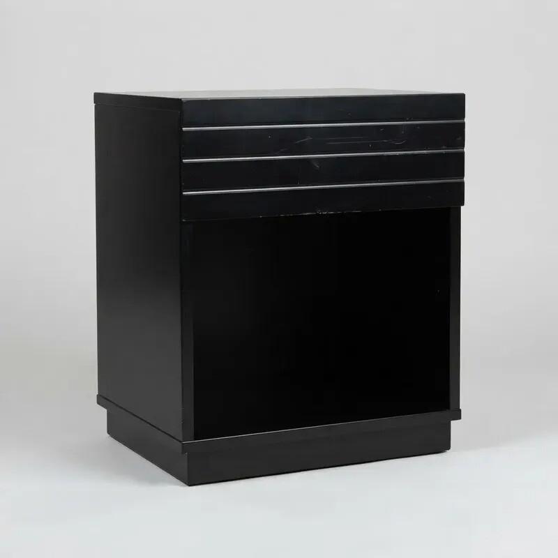 Mesa de luz negra con 1 cajón - MERCADERIA CON DETALLES Mesa de luz negra con 1 cajón - MERCADERIA CON DETALLES