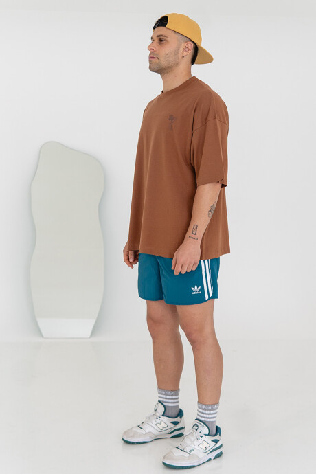 Remera Pulau 888 Marrón