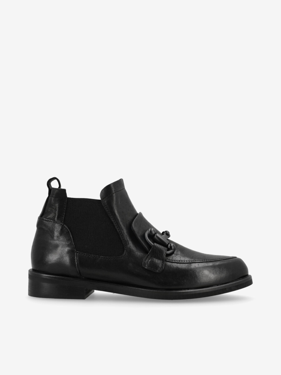 BOTA CORTA CON HEBILLA 