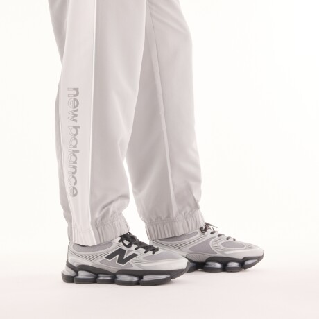 Pantalón New Balance de Hombre - Trackside - MB62A8LTYST GREY
