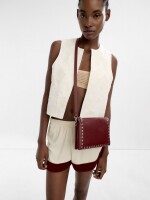 Bolso Bandolera Doble Con Tachuelas burdeos