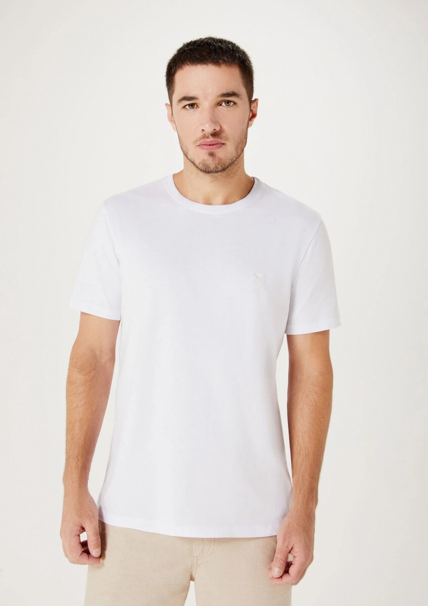 CAMISETA BÁSICA WORLD CON BORDADO - BLANCO 