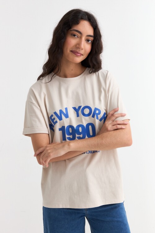 Remera m/c estampada colección Urbana CRUDO