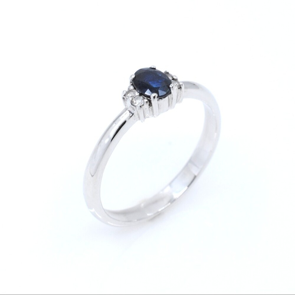 Anillo oro blanco 18k , zafiro y brillantes Anillo oro blanco 18k , zafiro y brillantes