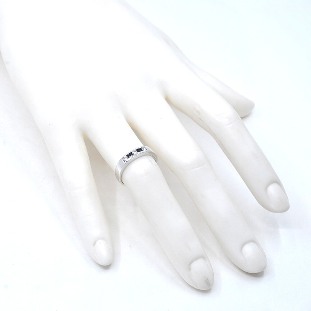 Anillo en oro 18k blanco, zafiros y brillantes Anillo en oro 18k blanco, zafiros y brillantes