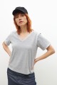 Remera con vivos metalizados gris melange