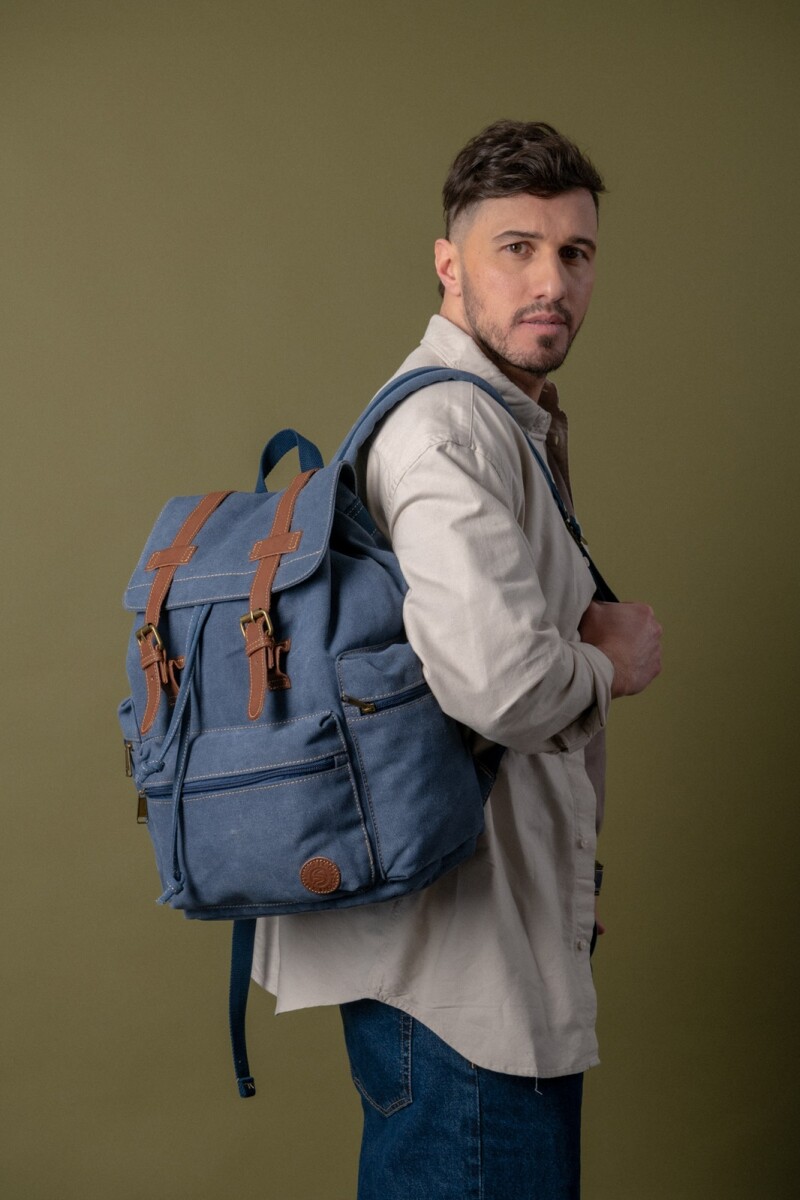 Mochila grande con bolsillos azul