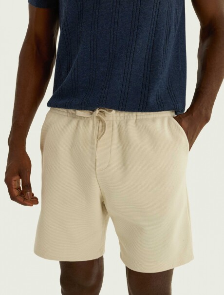 BERMUDAS RECTAS DE FELPA BEIGE
