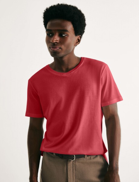 CAMISETA BÁSICA WORLD CUELLO EN V ROJO