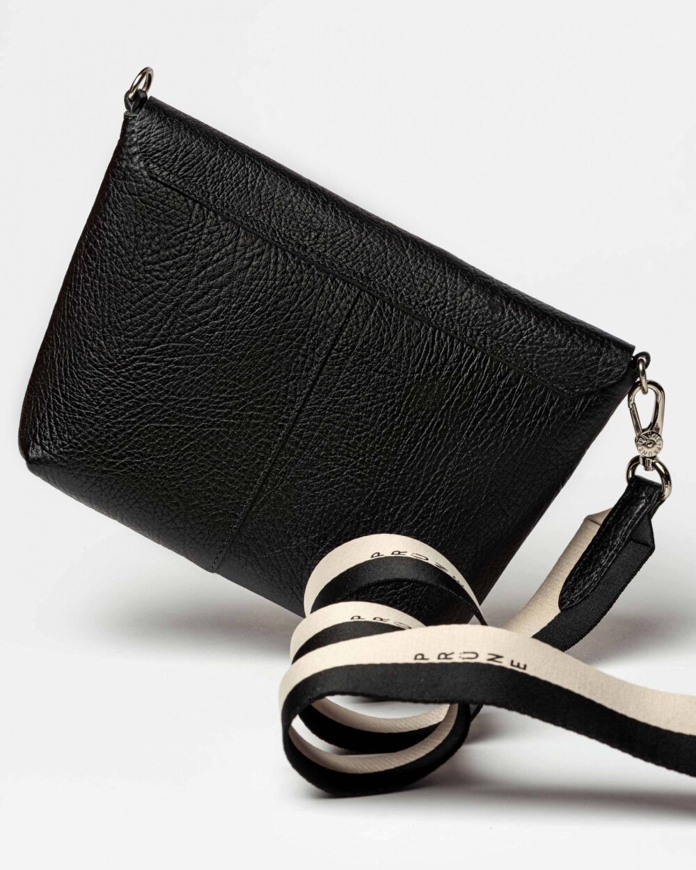 Morral Nina en cuero graneado Negro