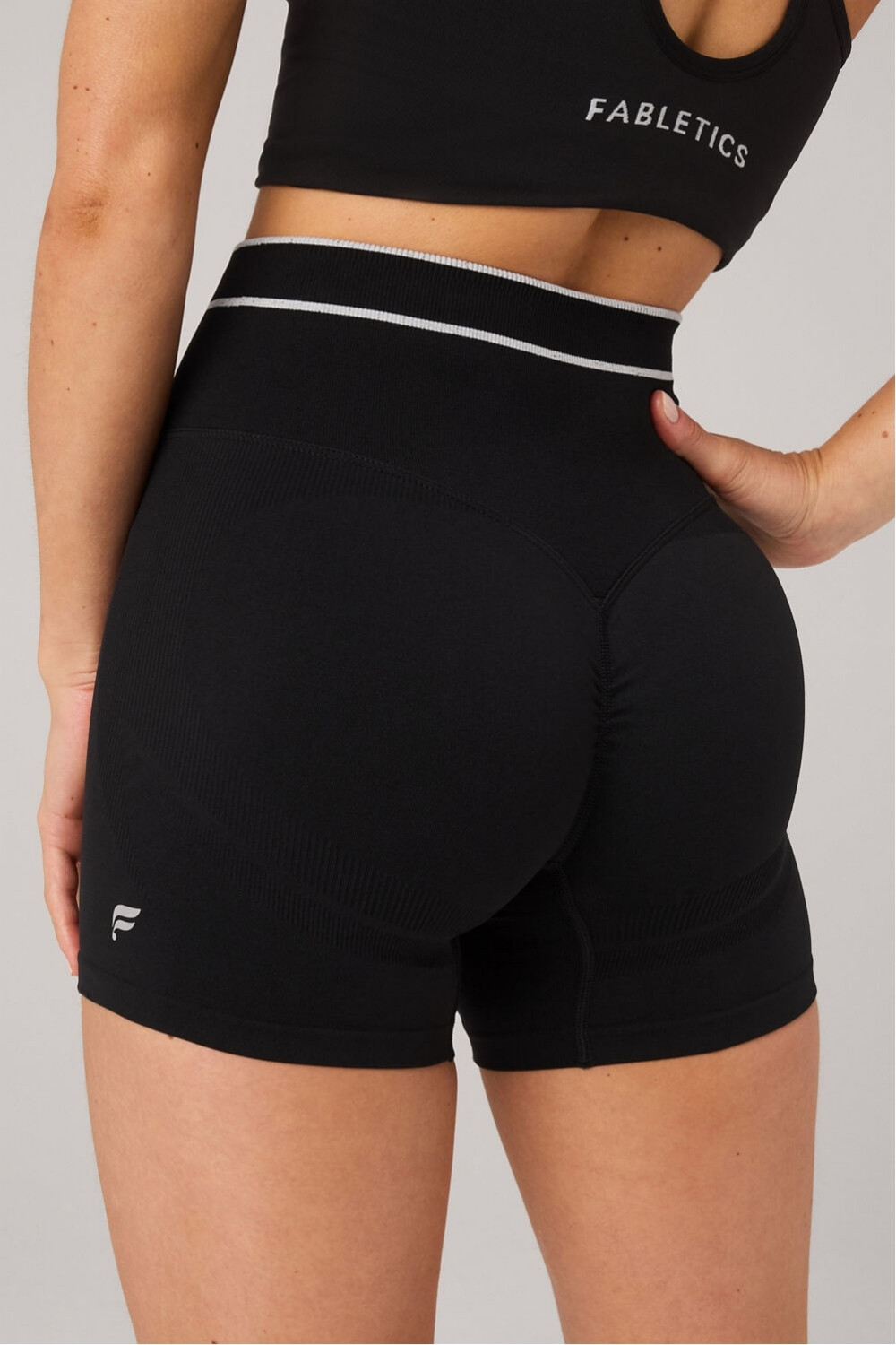 Short Seamless Scrunch Short 4 Mujer Black/Classic White Fabletics