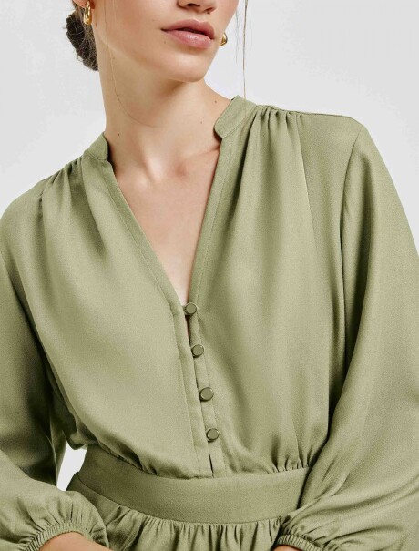 VESTIDO CORTO CON MANGAS VERDE