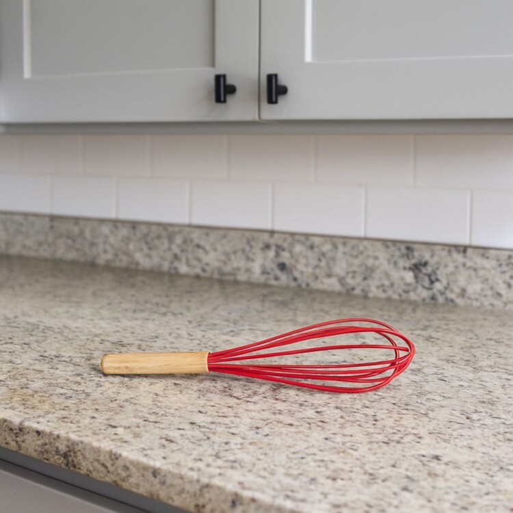 BATIDOR DE SILICONA Y BAMBU MOR Rojo