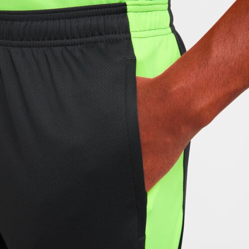Short Nike Strike de Hombre Negro