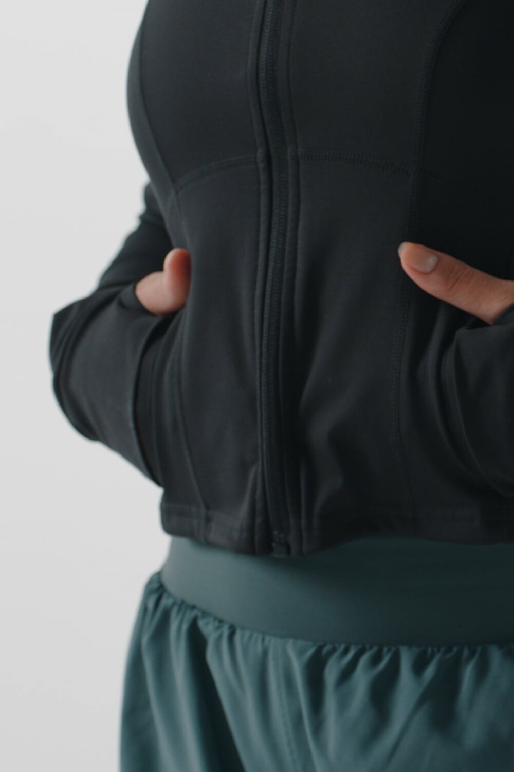 Casaca Perfect Storm Cropped Train Jacket Mujer Desert Shadows