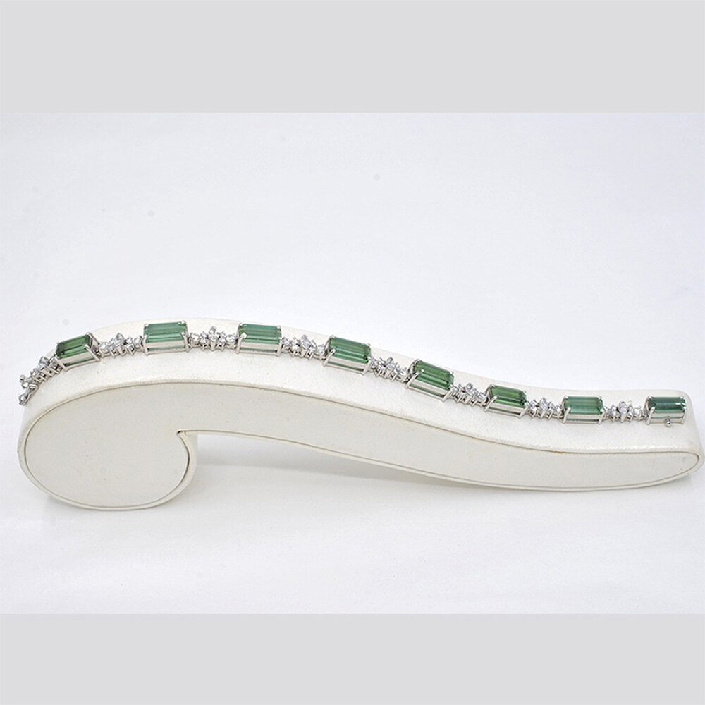 H.Stern Brazalete En Oro 18K Blanco Con Turmalinas Verdes Y Brillantes. H.Stern Brazalete En Oro 18K Blanco Con Turmalinas Verdes Y Brillantes.