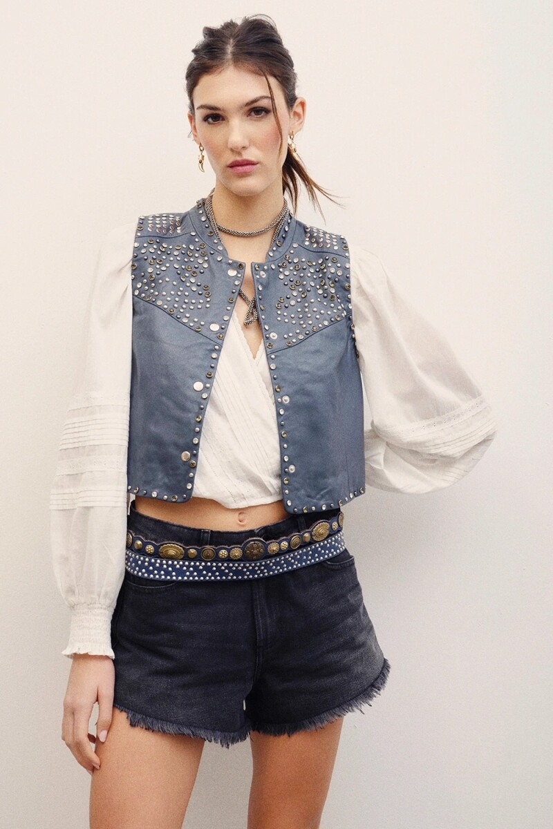 CHALECO STUDS CUERO 