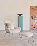 Reposapiés Belina de chenilla beige con reposapiés y acero con acabado blanco