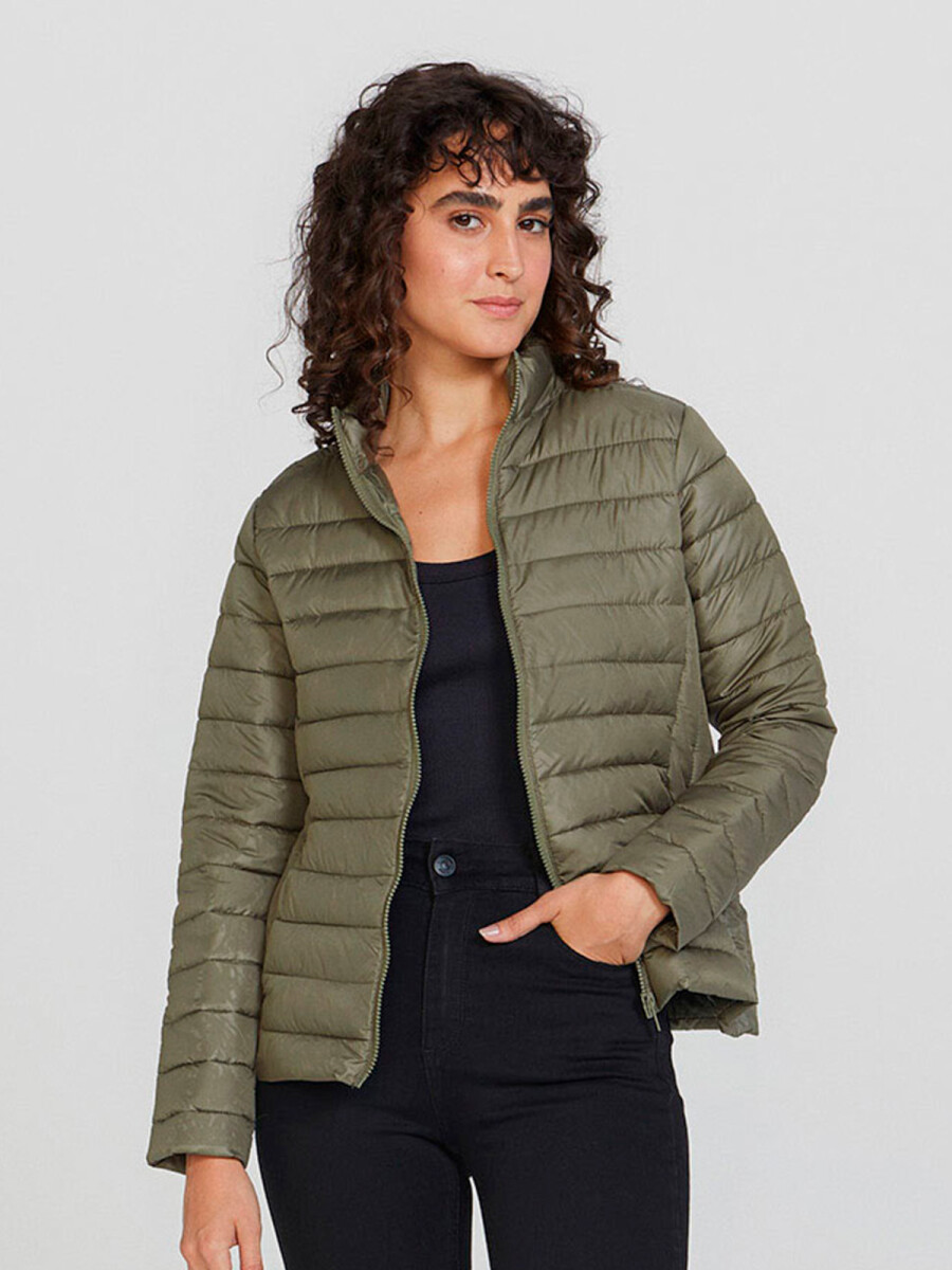 CAMPERA PUFFER CON BOLSILLOS - VERDE 