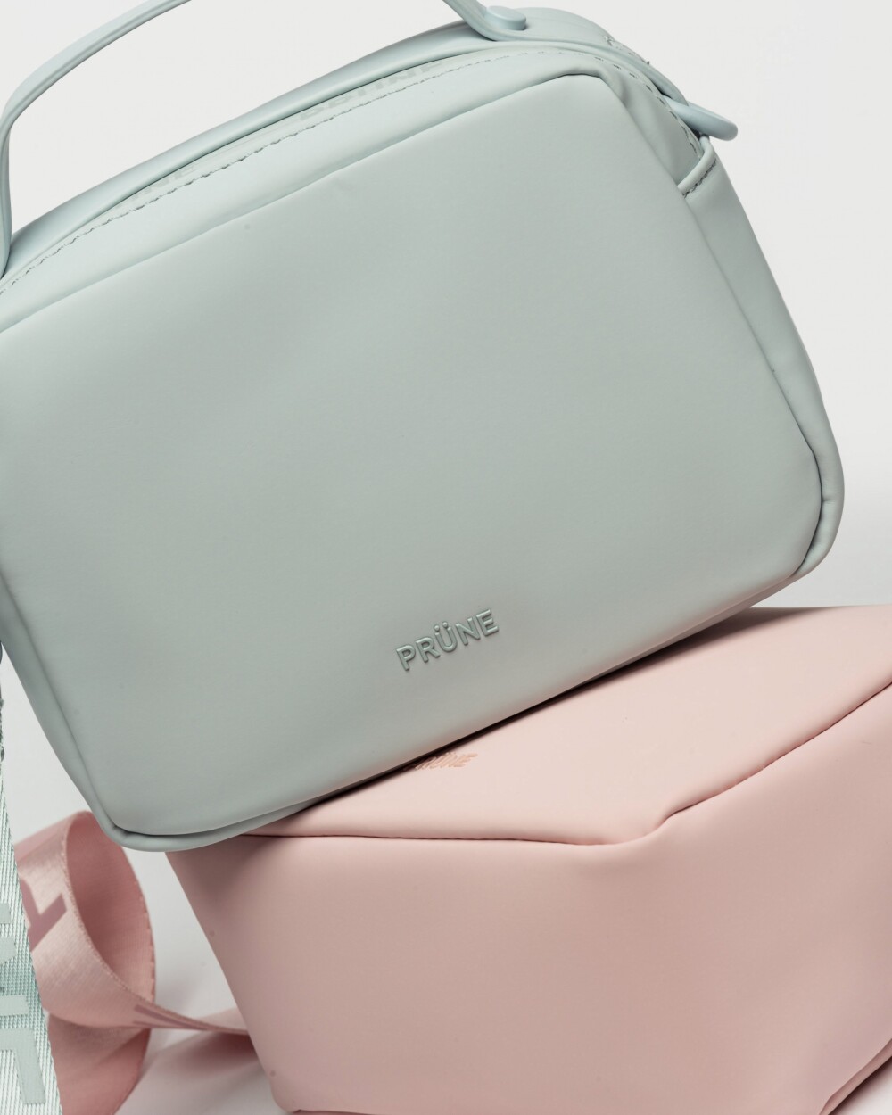 Mini Bag Rubber En Efecto Cuero Celeste