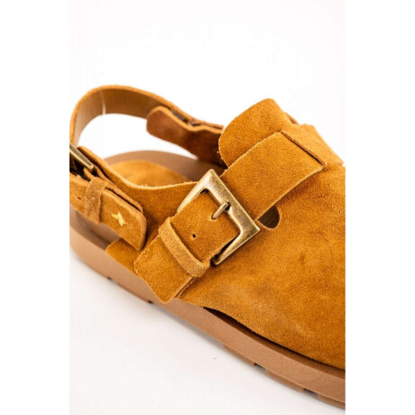 Zueco Gamuza Con Hebillas Camel