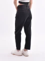 JEAN CHAR MOM FIT NEGRO