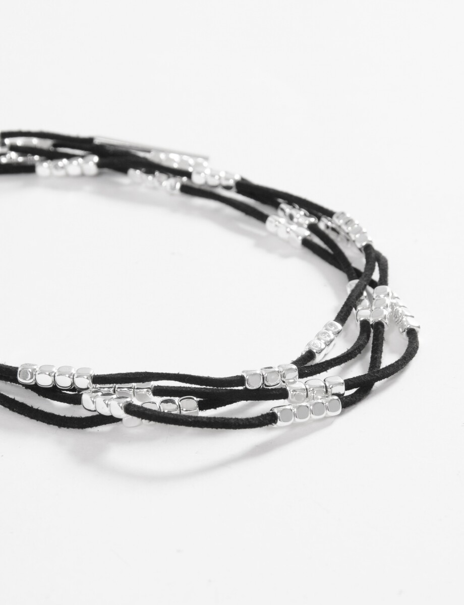 Collar cordón detalles metálicos - negro 