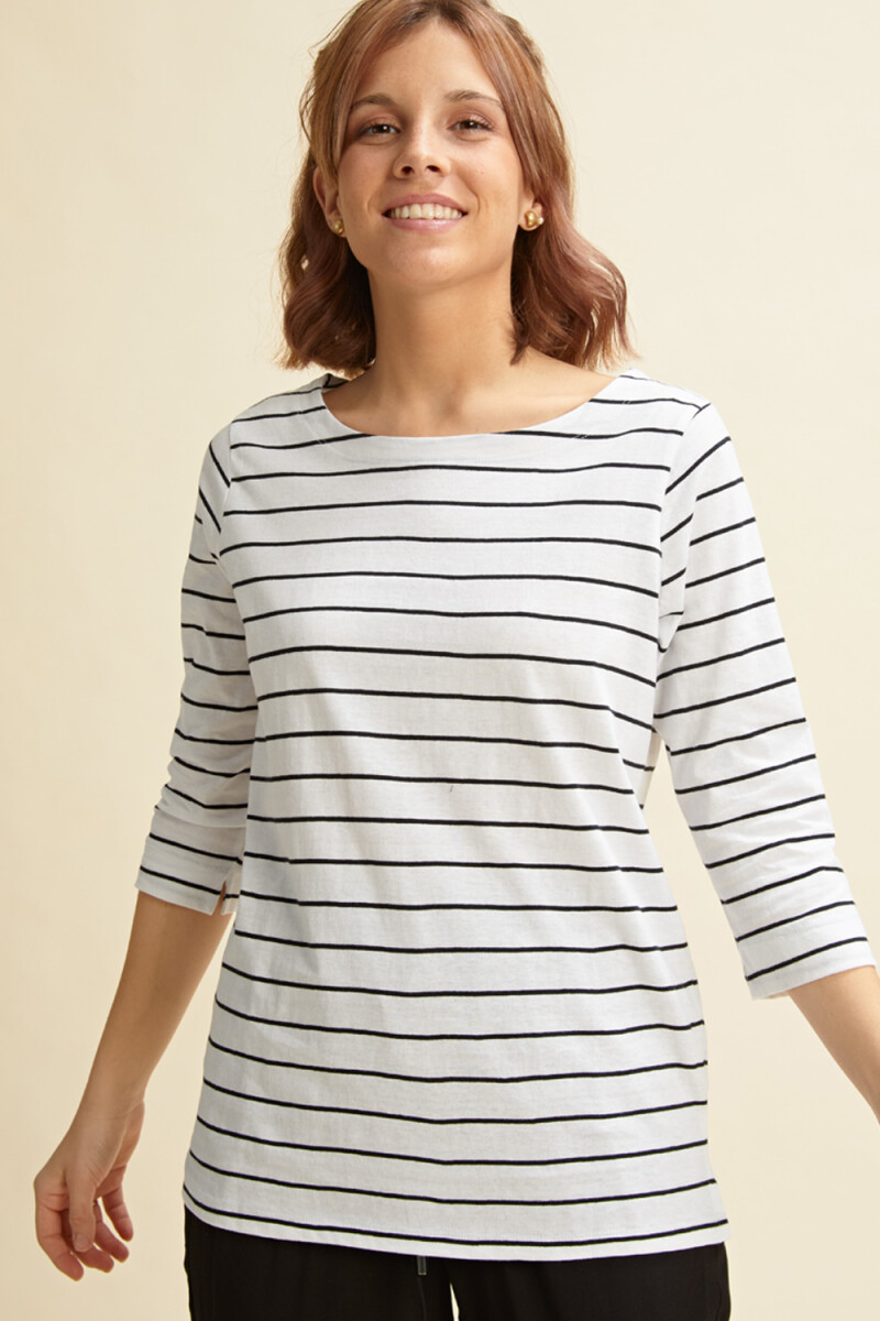 Remera a rayas on sale blanca y negra