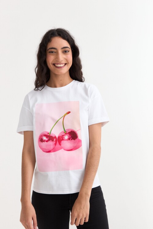 Remera m/c estampada colección Editorial BLANCO