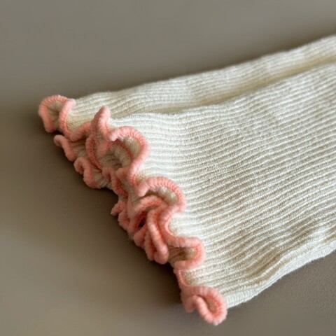 Medias Peggy Off White Con Ruletel Rosa