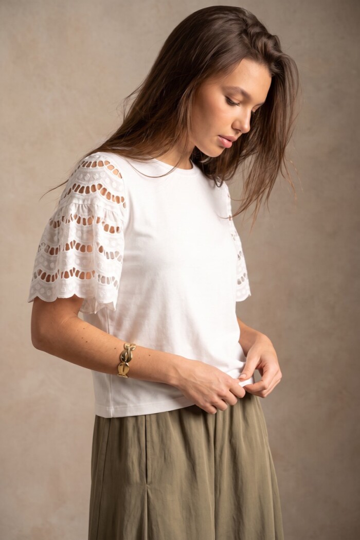 Remera Con Mangas De Encaje Nácar
