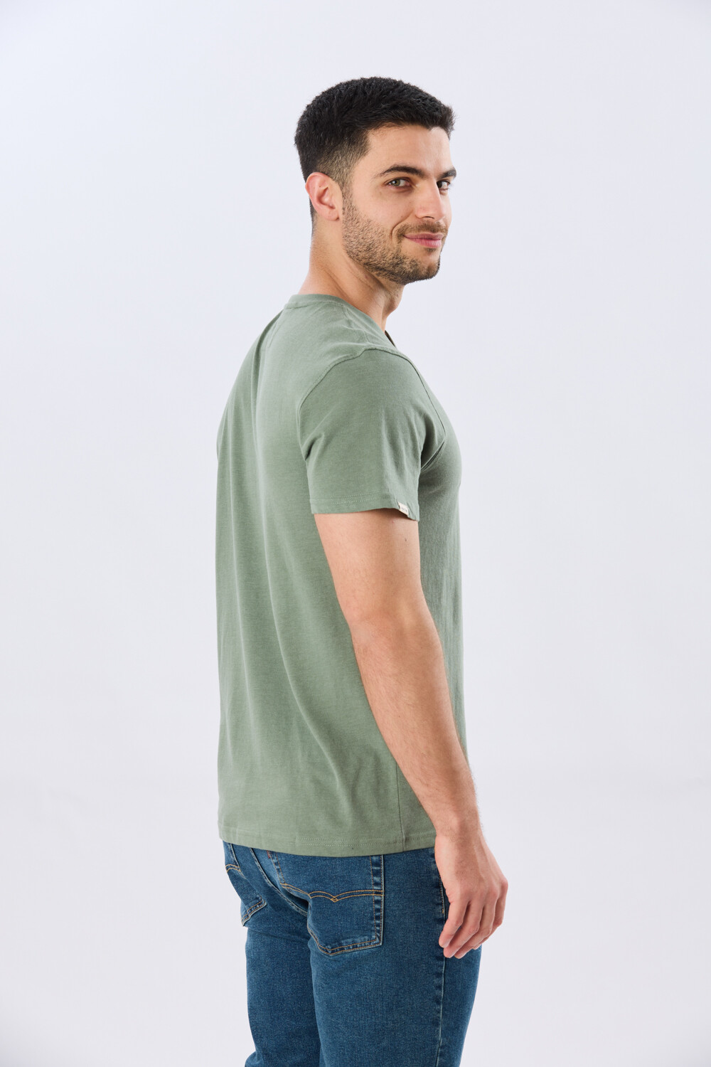 REMERA BÁSICA V DE ALGODÓN Verde