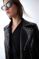 Chaqueta de cuero ecológico con tachas negro