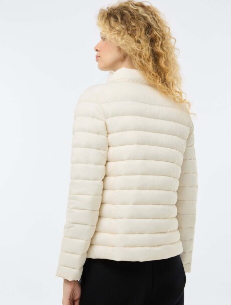CAMPERA PUFFER CON BOLSILLOS BEIGE