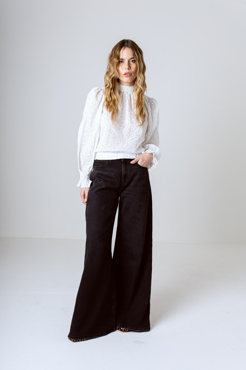 Broderi White