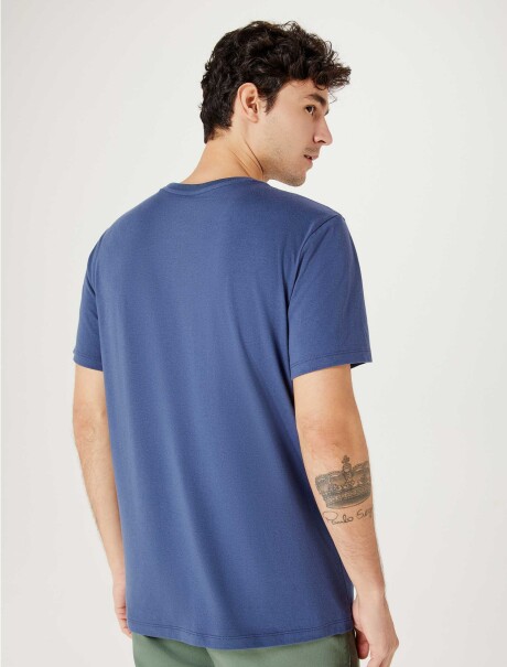 CAMISETA BÁSICA UNISSEX REGULAR WORLD AZUL ACERO