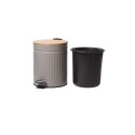 PAPELERA CON PEDAL 5LTS TEXTURADO GRIS TAPA SIMIL MADERA GRIS
