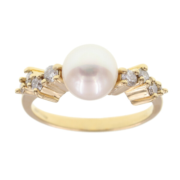 Anillo Malena de oro amarillo 18k con perlas de cultivo y ocho brillantes Anillo Malena de oro amarillo 18k con perlas de cultivo y ocho brillantes
