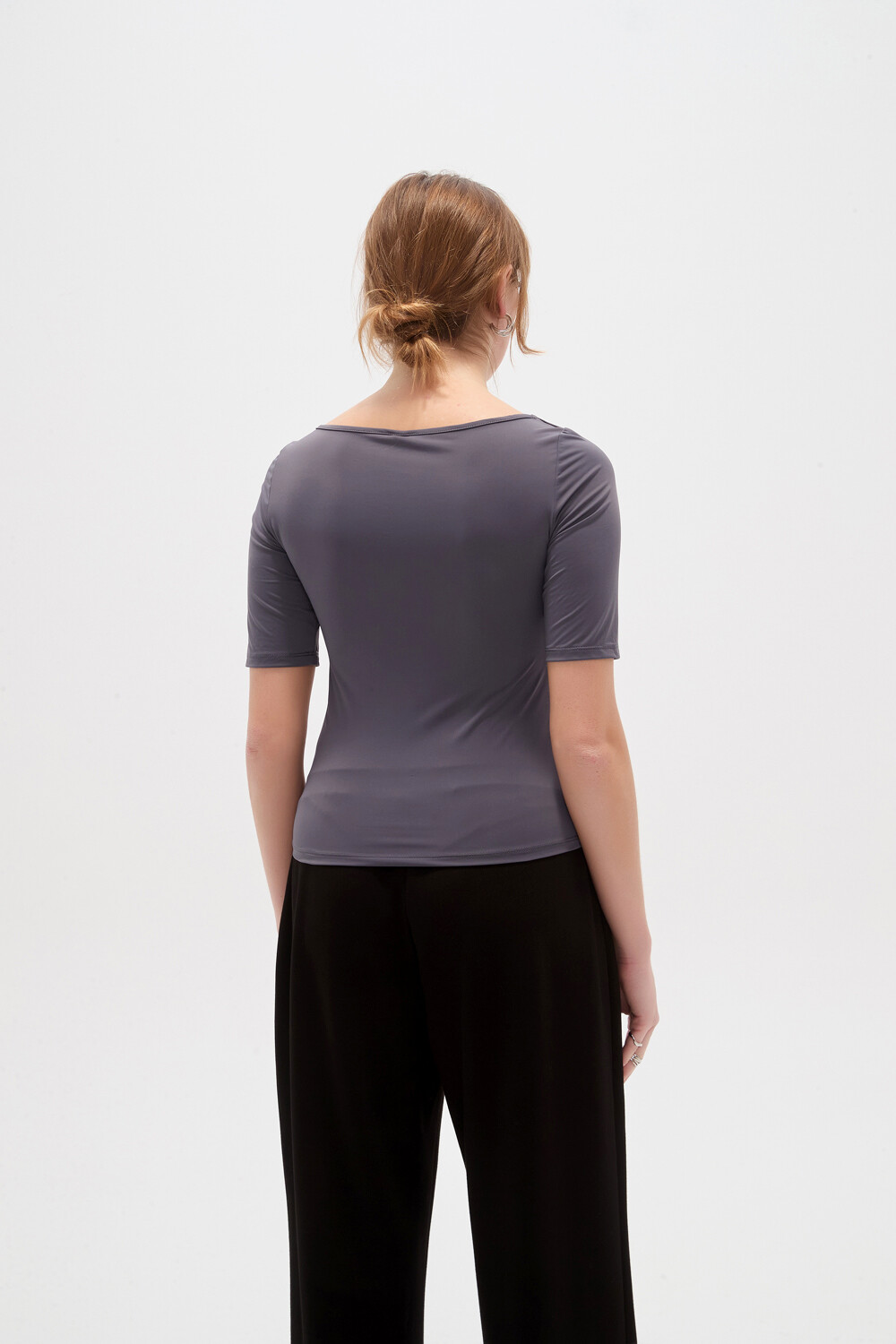 Remera Wenos Gris Oscuro