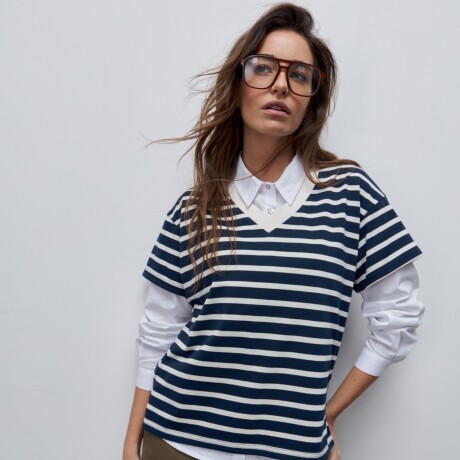 REMERA MAIKA Azul Marino