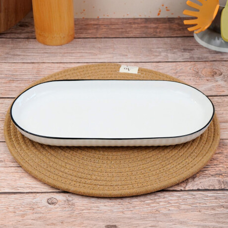 Fuente oval de ceramica blanca con borde de color Fuente oval de ceramica blanca con borde de color