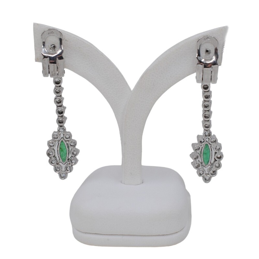Caravanas Largas En Oro 18K Blanco, Esmeraldas Y Brillantes. Caravanas Largas En Oro 18K Blanco, Esmeraldas Y Brillantes.