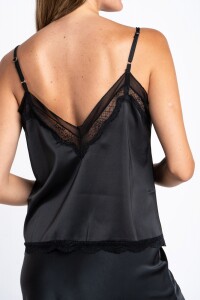 Blusa Satinada Con Encaje Negro