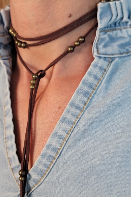 Collar Corbatín Chocolate - Oro