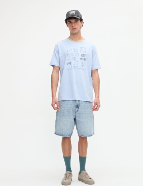 Remera Adkins Celeste