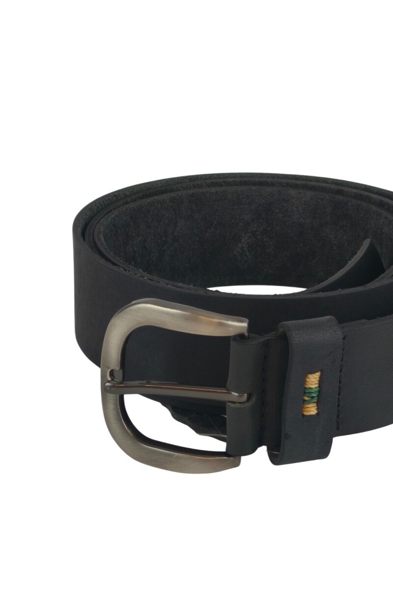Cinto cuero c/detalle de costura en pasador Negro