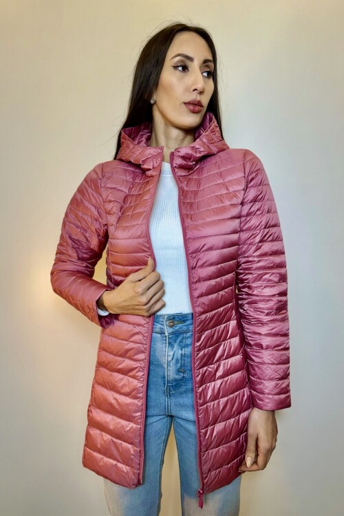 CAMPERA PLUMA LARGA C/CAP ROSA