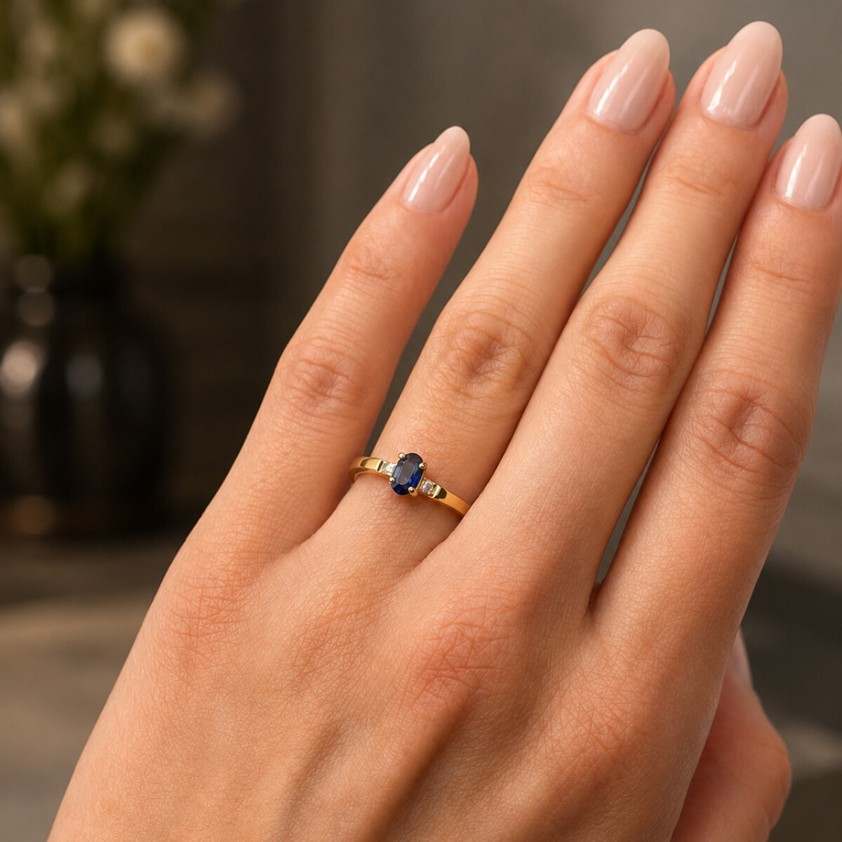 Anillo Caleda de Oro Amarillo 18k con Brillantes y Zafiro 