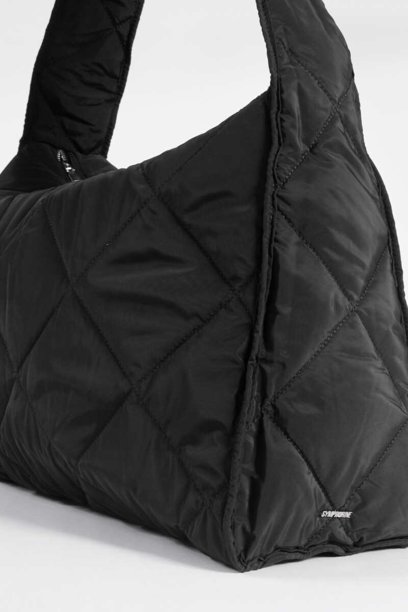 Bolso oversize matelaseado negro